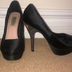 Steve Madden- black pumps/ glitter heels
